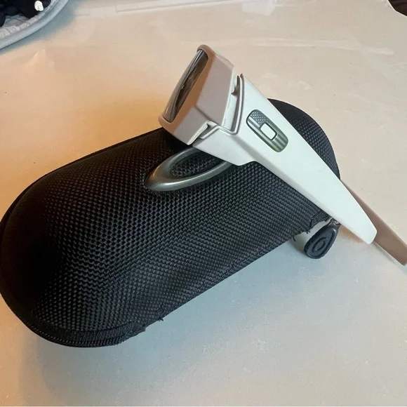 Oakley GASCAN Desert Tan - Picture 2 of 5